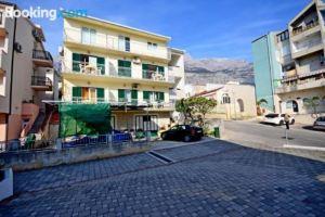 Family Apartments Leona, Makarska