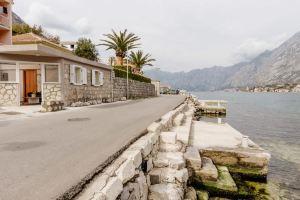 Sea Holiday with Sea and City View Hotel, Kotor