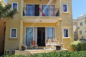 House with 3 Bedrooms in, with Pool Access and Enclosed Garden - 10 m from The Beach, Calodyne