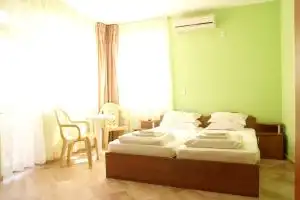 Studio in, with Furnished Terrace and Wifi Near the Beach, Pomorie