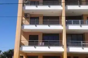 Makenzy 3, Larnaka