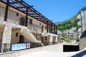 Blue Horizon Apartments, Przno