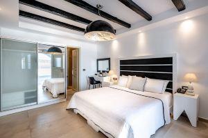 Azzurro Suites, Messaria