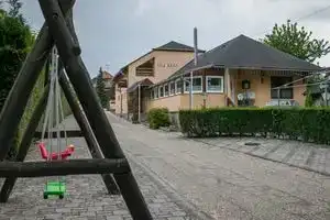 Lila Akac Vendeghaz Hotel, Esztergom