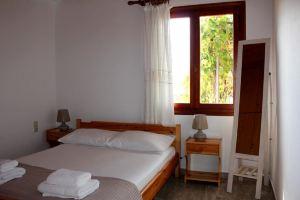 Theros Beach House, Stavros