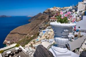 Iriana Suites, Fira