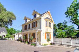 Lewis Loft by RedAwning Apartments, Paso Robles
