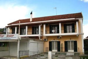 Manos Studios & Apartments, Kavos