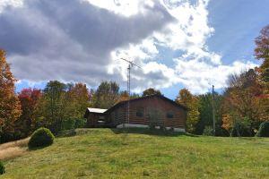 Muskoka Log Cabin with Trails Hotel, Huntsville
