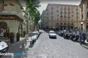 L'Oro di Napoli, Naples