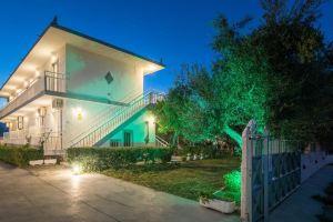 Erietta Studios, Laganas