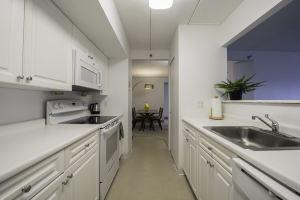 Bright 2Br in by Sonder Apartments, Brookline