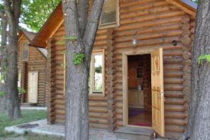 Holiday Homes Castania, Straseni
