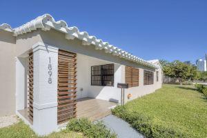2Br 2BA House by Jos17, Miami