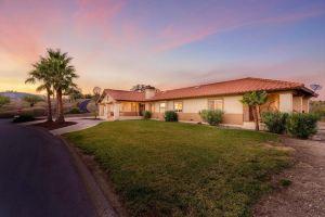 Adelaide by AvantStay | Sunset View from The Hot Tub | Ranch Styled Home Apartments, Paso Robles