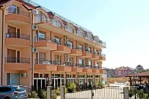 Hotel Black Sea - Breakfast, Pool & Free Parking, Obzor