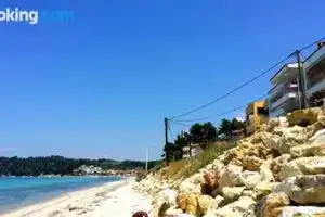 Acrogiali Sunshine, Siviri