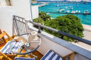 Apartment Memories II, Baska