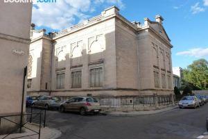 Appart Charme Arenes Apartments, Nimes