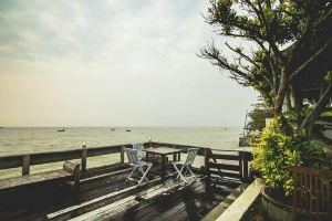 Sight-Seaing at Phala Beach Hotel, Ban Chang