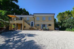 Apartment with 2 Bedrooms in, with Enclosed Garden and Wifi, Ancona