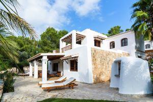 Cozy Holiday Home in Santa Eulària des Riu With Private Pool, Santa Eularia des Riu