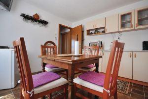 Beautiful Apartment in with 4 Bedrooms, Wifi and Outdoor Swimming Pool, Tice