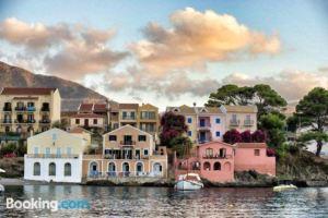 Summer Dream Hotel, Lourdhata