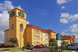 La Quinta Inn & Suites by Wyndham Laredo Airport, Laredo