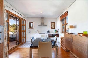 Chalet Con JARDÍN Y Piscina Cerca Del Centro SÓLO Familias O Parejas, Conil de la Frontera