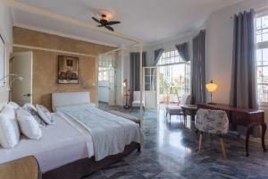 Napper by Rottenberg Hotel, Havana