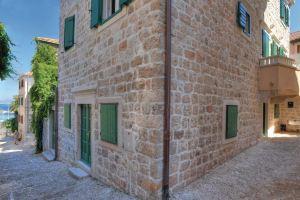 Apartment Kogule I, Postira