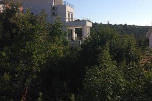 Villa Lustica, Luštica