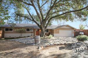 Western Woodland 3 Br Home by RedAwning Apartments, Paso Robles