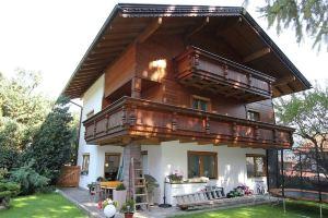 Beautiful Apartment in Fügen Tyrol with Parking, Fuegen