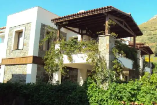 Important Group Villa Berry, Guemuesluek