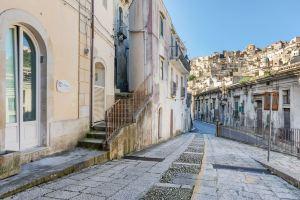 Vintage Holiday Home in Ibla with Balcony, Ragusa