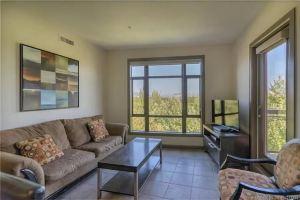 One of a Kind, Top Floor Apartment at Playa No 632, Kelowna