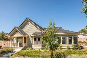 Luxury Style and Great Outdoor Living 4 Br Home by RedAwning Apartments, Paso Robles