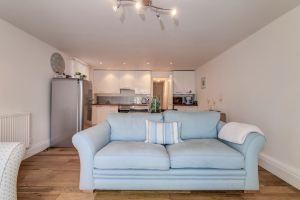 Bright, Spacious 1Br Chorlton Apt for 2 W/Patio Apartments, Manchester