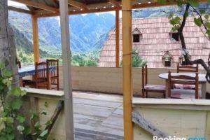 Guesthouse "Gjin Thana", Bajraku i Thethit