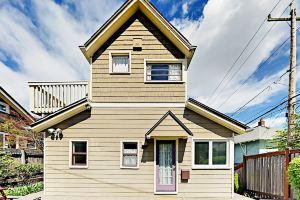 3Br W/ Fenced Backyard - Walk to Queen Anne Avenue 3 Bedroom Home, Seattle
