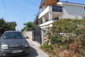 Apartments Mudrić, Luštica
