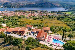 The "L" Suites & Apartments, Lassi