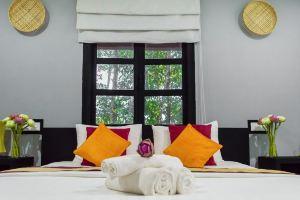 Bungalow Port Hedonia and Swimming Pool Cottage, Sihanoukville