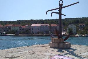 D House Authentic House, Relaxing Courtyard and Terrace, Zlarin
