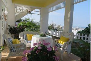 American Furnished House Base-Side Inn, Ginowan