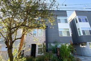 Chic Capitol Hill Townhome W/ Rooftop Deck & AC 3 Bedroom Townhouse, Seattle