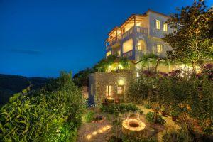 Konstantina Studios, Alonnisos town