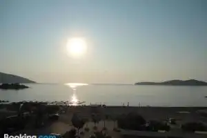 Leonidas Apartments, Nea Peramos